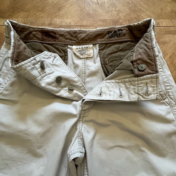 GAP Tan Heavyweight Flat Front Shorts – Size 36 (Adjustable Waist) - Picture 3 of 13